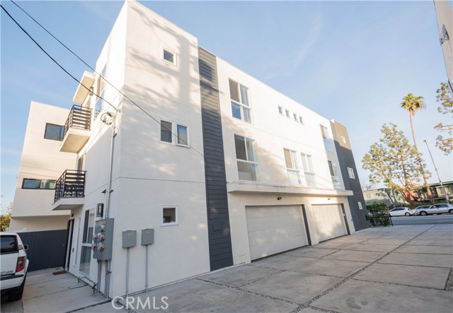2725 S La Brea Avenue, Los Angeles CA: https://media.crmls.org/medias/d787d35a-4323-430f-8d71-b22562bd06d9.jpg