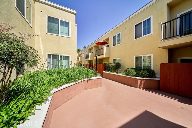 Detail Gallery Image 4 of 30 For 300 E Providencia Ave #211,  Burbank,  CA 91502 - 1 Beds | 1 Baths