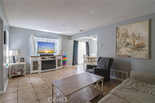 Detail Gallery Image 2 of 14 For 823 E Lugonia Ave #11,  Redlands,  CA 92374 - 2 Beds | 1/1 Baths