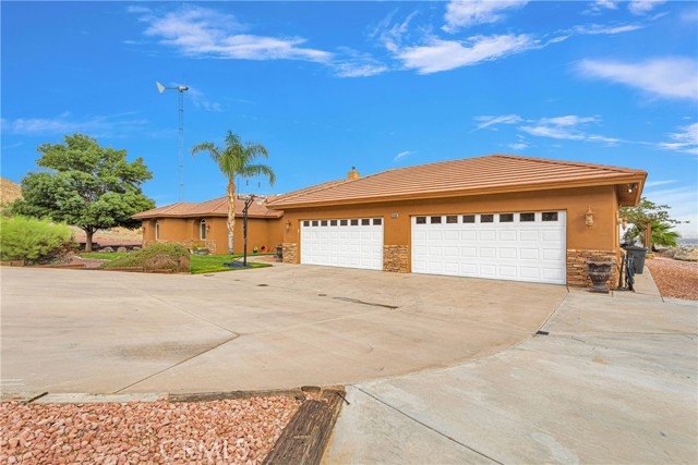 Detail Gallery Image 3 of 74 For 22428 Valley View Rd, Apple Valley,  CA 92308 - 6 Beds | 4/1 Baths