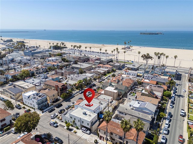 69 Santa Ana Avenue, Long Beach CA: https://media.crmls.org/medias/d789a2d3-8ff2-4d40-b11c-6b4a08b87cb7.jpg