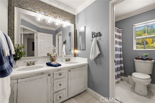 68 Radiance Lane, Rancho Santa Margarita CA: https://media.crmls.org/medias/d789e28d-e398-407f-9ea8-b8fdac803f2e.jpg