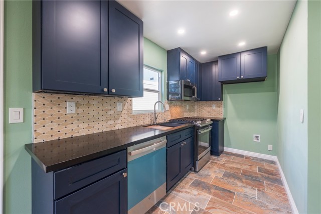 Detail Gallery Image 9 of 35 For 1680 S Rimpau Bld, Los Angeles,  CA 90019 - 2 Beds | 2 Baths