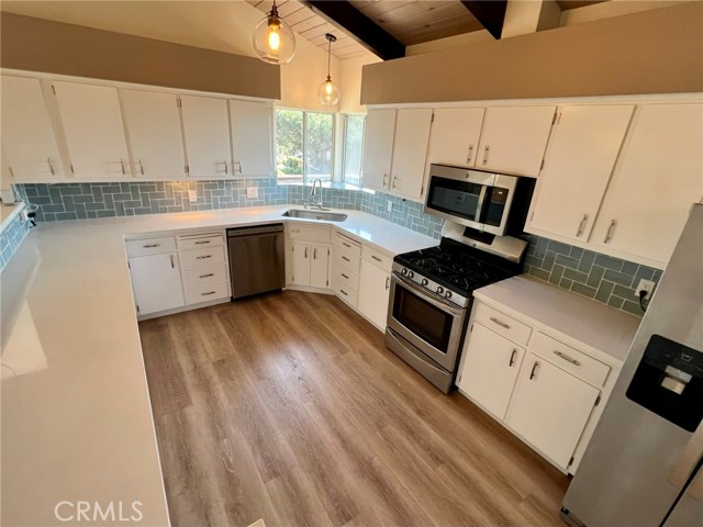 Detail Gallery Image 10 of 35 For 1950 Oxford Ave, Cambria,  CA 93428 - 3 Beds | 2 Baths