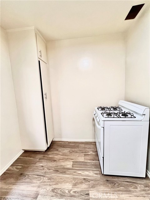 Detail Gallery Image 8 of 18 For 208 S Mariposa #6,  Los Angeles,  CA 90004 - 1 Beds | 1 Baths
