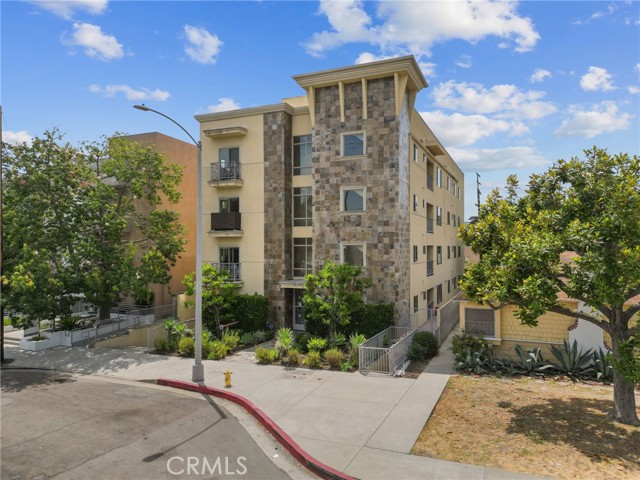 Detail Gallery Image 1 of 1 For 10762 Camarillo St #6,  Toluca Lake,  CA 91602 - 3 Beds | 3 Baths