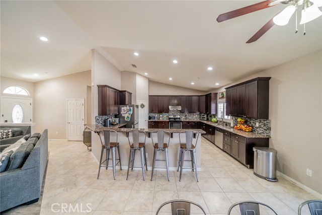 13546 Rincon Road, Apple Valley CA: https://media.crmls.org/medias/d78f1eaa-6746-439a-895e-c4396f736157.jpg