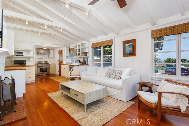 1215 Brangwyn Way, Laguna Beach CA: https://media.crmls.org/medias/d78f619b-e2e1-4735-a0c2-877bef23e2dc.jpg