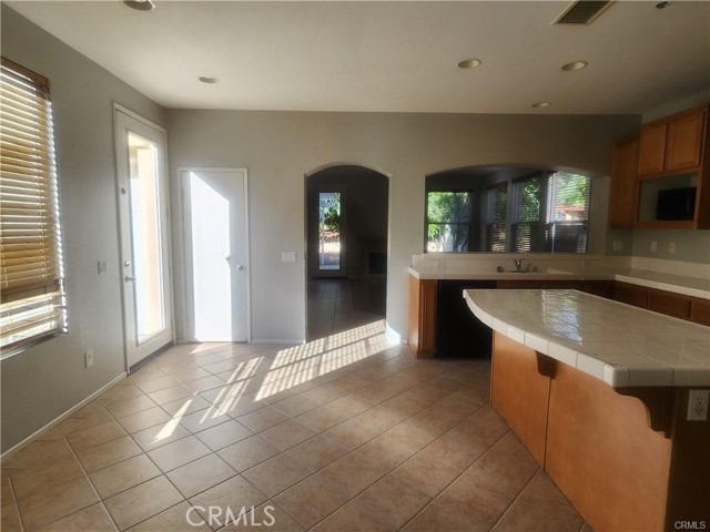 Detail Gallery Image 4 of 30 For 5503 Martingale Way, Fontana,  CA 92336 - 4 Beds | 3/1 Baths