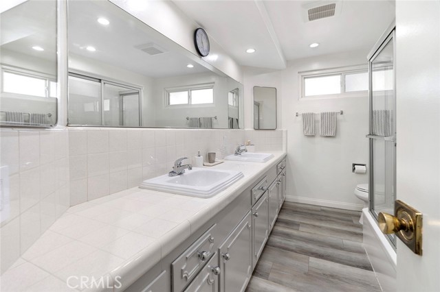 Detail Gallery Image 19 of 29 For 23952 Oxnard St, Woodland Hills,  CA 91367 - 3 Beds | 2/1 Baths