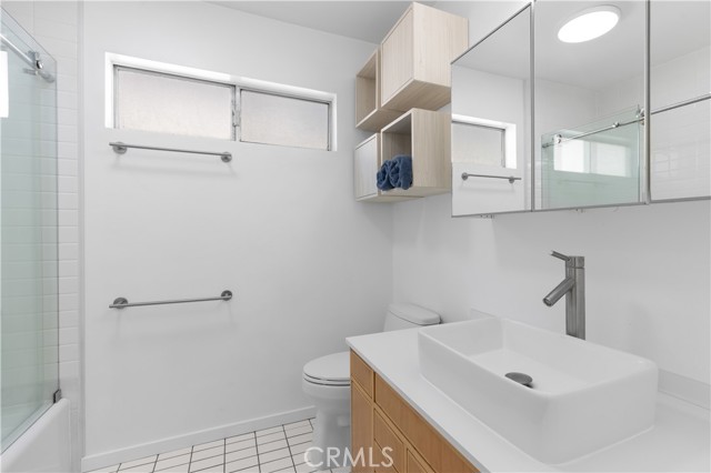 Detail Gallery Image 11 of 25 For 14960 Victory Bld #102,  Van Nuys,  CA 91411 - 2 Beds | 2 Baths