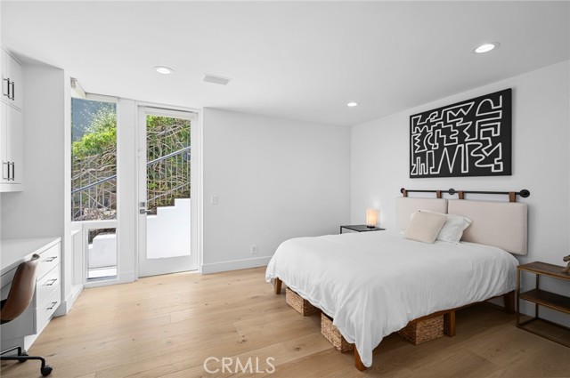 1061 Skyline Drive, Laguna Beach CA: https://media.crmls.org/medias/d79174dd-983a-4fed-ad3c-e03f386e0e52.jpg