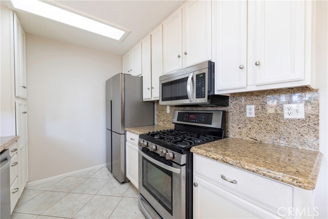 Detail Gallery Image 12 of 29 For 12604 Oxford, La Mirada,  CA 90638 - 3 Beds | 2/1 Baths