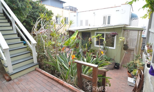 Off of the courtyard is a small casita--perfect for an office, art studio--you decide.