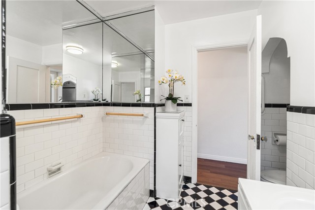 Detail Gallery Image 21 of 24 For 2027 W 70th St, Los Angeles,  CA 90047 - 3 Beds | 2 Baths