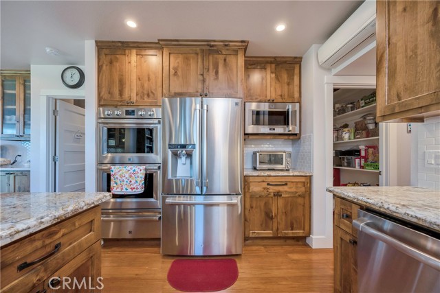 Detail Gallery Image 13 of 62 For 19810 Jaclyn Dr, Middletown,  CA 95457 - 4 Beds | 4 Baths