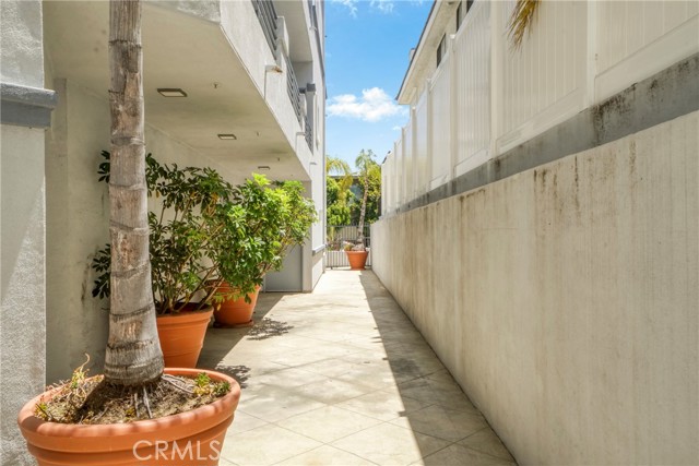 Detail Gallery Image 35 of 38 For 11923 Darlington Ave #302,  Los Angeles,  CA 90049 - 3 Beds | 3 Baths