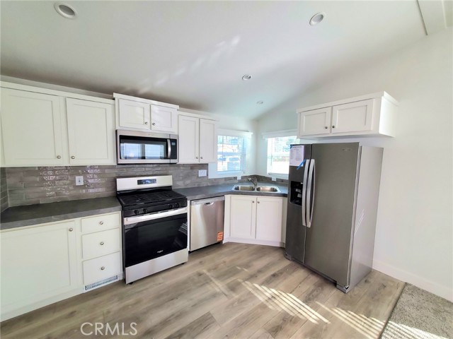 Detail Gallery Image 6 of 14 For 8100 Foothill Bld #3,  Sunland,  CA 91040 - 2 Beds | 1 Baths