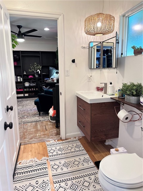 Detail Gallery Image 22 of 36 For 7326 Vanalden, Reseda,  CA 91335 - 3 Beds | 3 Baths