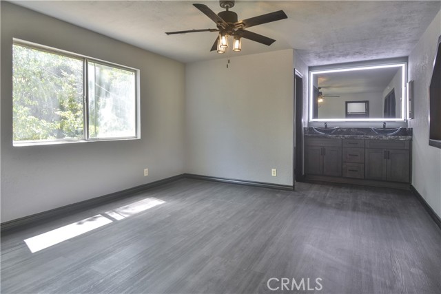 929 Trinity Drive, Lake Arrowhead CA: https://media.crmls.org/medias/d793c3f2-4008-46c8-951b-1b658759a05e.jpg