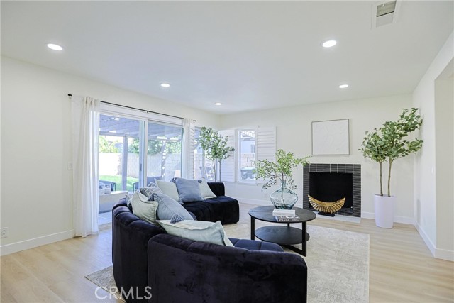Detail Gallery Image 26 of 68 For 2301 W Manly, Santa Ana,  CA 92704 - 4 Beds | 2/1 Baths