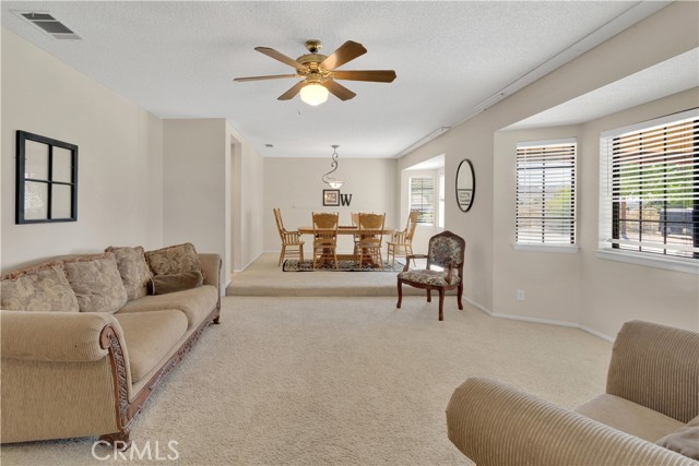 Detail Gallery Image 4 of 51 For 18830 Munsee Rd, Apple Valley,  CA 92307 - 4 Beds | 2/1 Baths