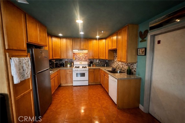 6317 Indio Avenue, Yucca Valley CA: https://media.crmls.org/medias/d797f140-a6a8-4e4f-84c8-61d28d25d0f9.jpg