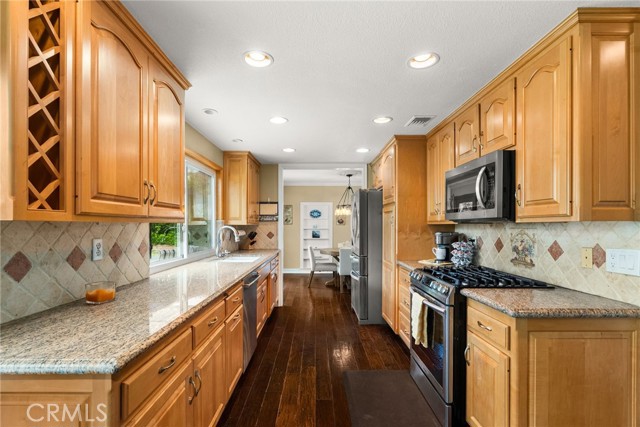 Detail Gallery Image 16 of 48 For 709 Calle De Silva, Redlands,  CA 92374 - 4 Beds | 2/1 Baths