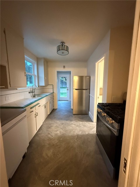 Detail Gallery Image 6 of 31 For 1645 21st St, Manhattan Beach,  CA 90266 - 3 Beds | 1 Baths