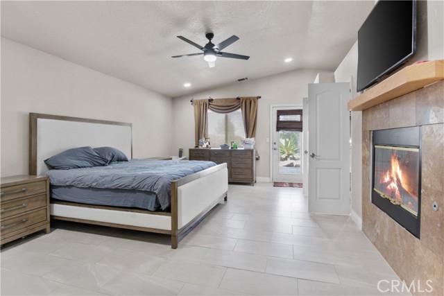 Detail Gallery Image 15 of 22 For 12210 Larch St, Oak Hills,  CA 92344 - 5 Beds | 3 Baths