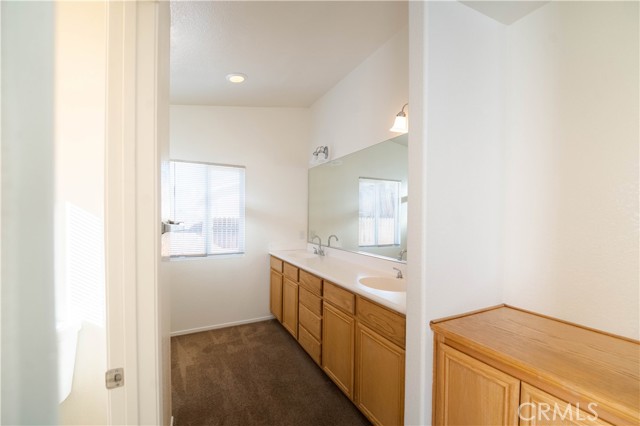 Detail Gallery Image 9 of 19 For 13125 Georgetown Ln, Victorville,  CA 92392 - 3 Beds | 2 Baths