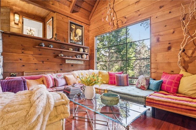 Detail Gallery Image 14 of 69 For 840 Coyote Walk, Lake Arrowhead,  CA 92352 - 4 Beds | 3 Baths