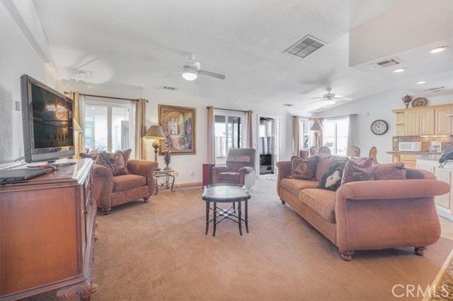 61975 La Brisa Drive, Joshua Tree CA: https://media.crmls.org/medias/d799f83b-cc3f-4872-b83b-e5f4c92d7ec3.jpg