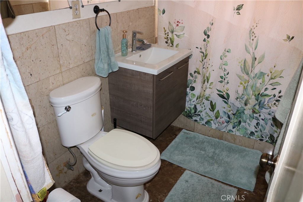 https://media.crmls.org/medias/d79abf5f-9596-46d5-a57e-42ccd65f8848.jpg?preset=X-Large