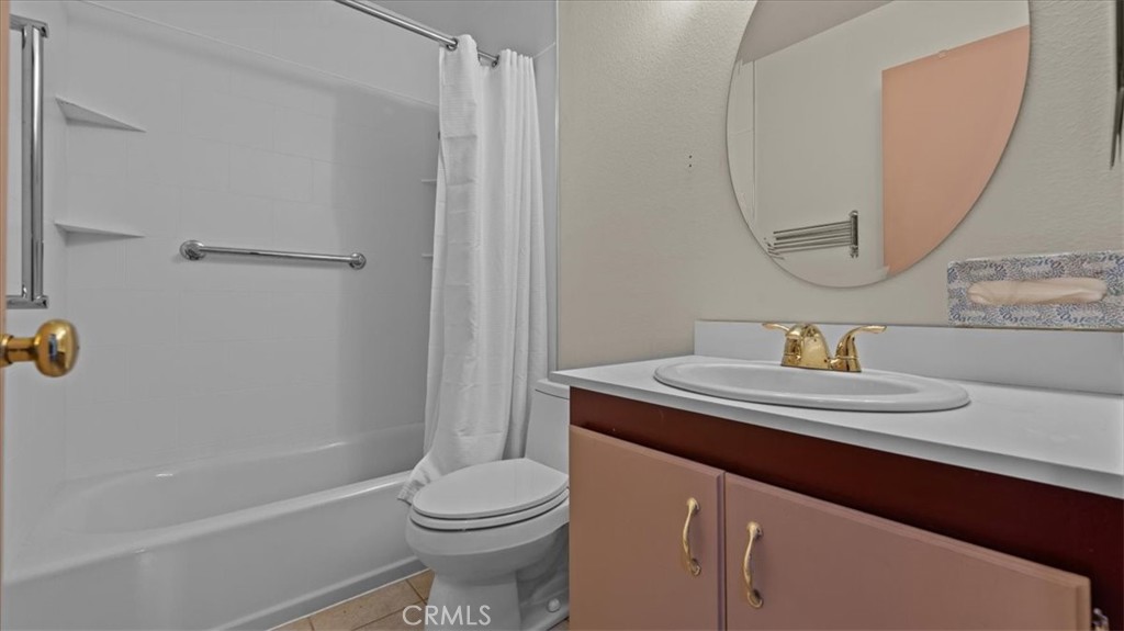 https://media.crmls.org/medias/d79b8de2-7e83-4be0-b48a-cbf7b4f3dedf.jpg?preset=X-Large