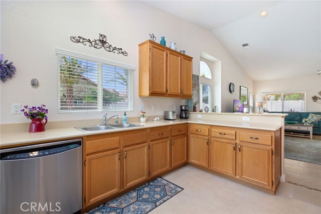 Detail Gallery Image 5 of 35 For 7397 Village Way, Yucca Valley,  CA 92284 - 3 Beds | 2 Baths