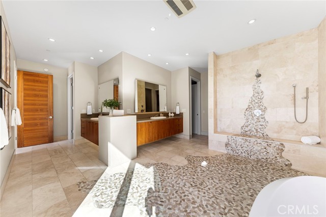 3355 Alta Laguna Boulevard, Laguna Beach CA: https://media.crmls.org/medias/d79d10dd-902a-4b0e-9cef-72499ce26508.jpg
