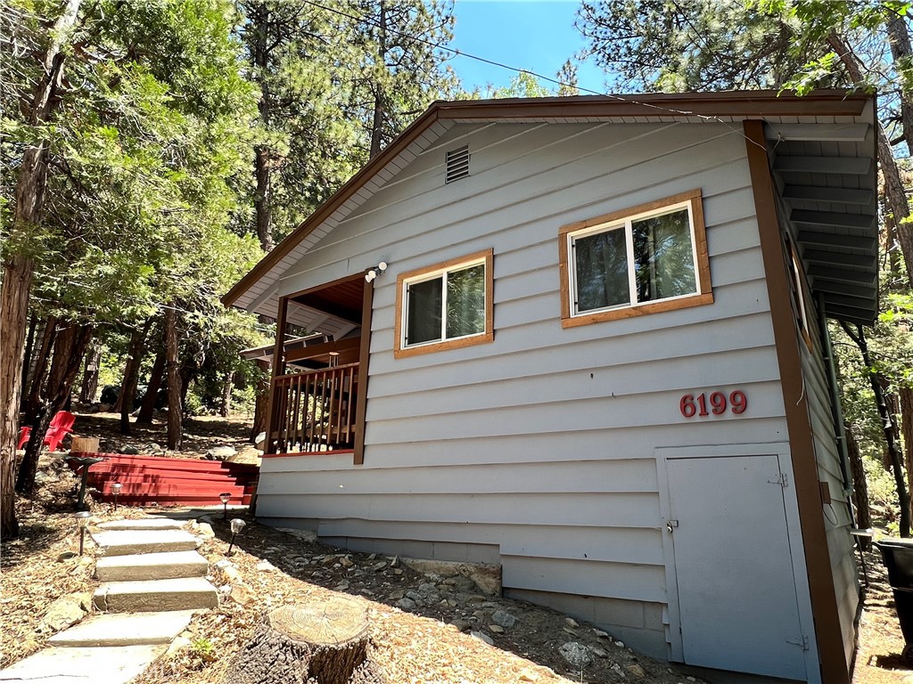https://media.crmls.org/medias/d79d4cc3-35c1-48c0-a2ef-8c3bdec17191.jpg?preset=X-Large