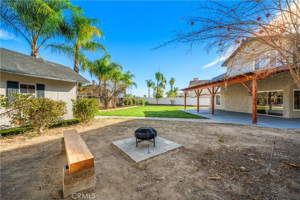 https://media.crmls.org/medias/d79d7787-5a0c-40f9-80c6-d46ee14be24a.jpg?preset=X-Large