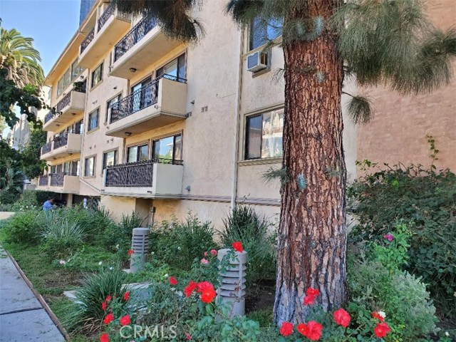 1154 S Barrington Avenue 203 Brentwood, California WELCOME TO BRENTWOOD VILLAS ! 2ND FLOOR UNIT FACING GOSHEN ST. ( SMALL QUIET STREET WITH 2 PARKING SPACES, WHICH IS RARE ) .
Unit offers hardwood and travertine flooring. Kitchen has beautiful Cherry wood cabinets, granite counters, large walk in pantry & Stainless steel appliances, and includes,* Oven* Fridge * Dish washer & Washer & Dryer * . Unit has also been custom painted, offers custom window shades, walk in closet, and a balcony. Other features include, wall A/C unit, & INSIDE LAUNDRY. BUILDING AMENITIES INCLUDE * POOL * SAUNA* GYM * CENTRAL ELEVATOR * SECURE MAIL ROOM * & SECURITY CAMERAS*. Walking distance to shopping, dining and entertainment venues.