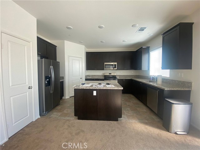 Detail Gallery Image 5 of 14 For 13014 Woodhill St, Victorville,  CA 92392 - 4 Beds | 3 Baths