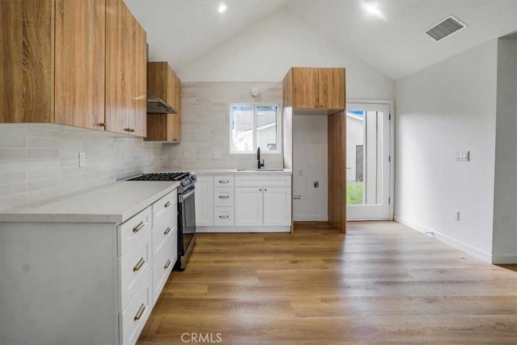 MLS #OC25258681 image #9