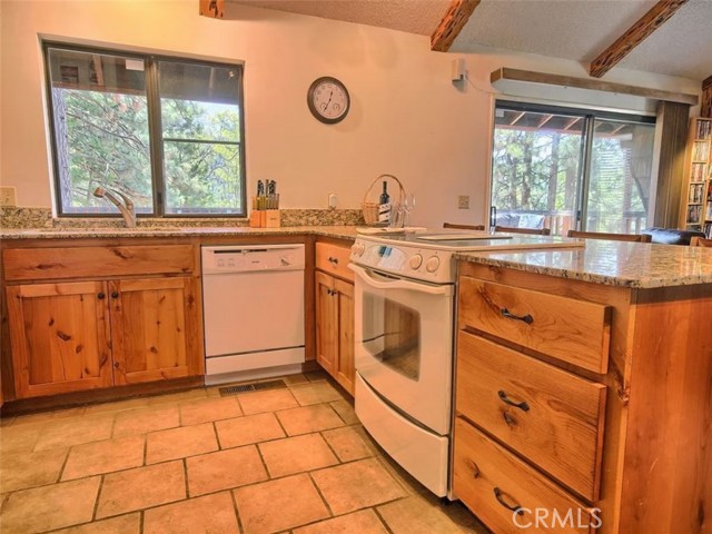 7497 Yosemite Park Way, Yosemite CA: https://media.crmls.org/medias/d79fa920-6b19-45a2-b0c6-2e80a4138bb7.jpg