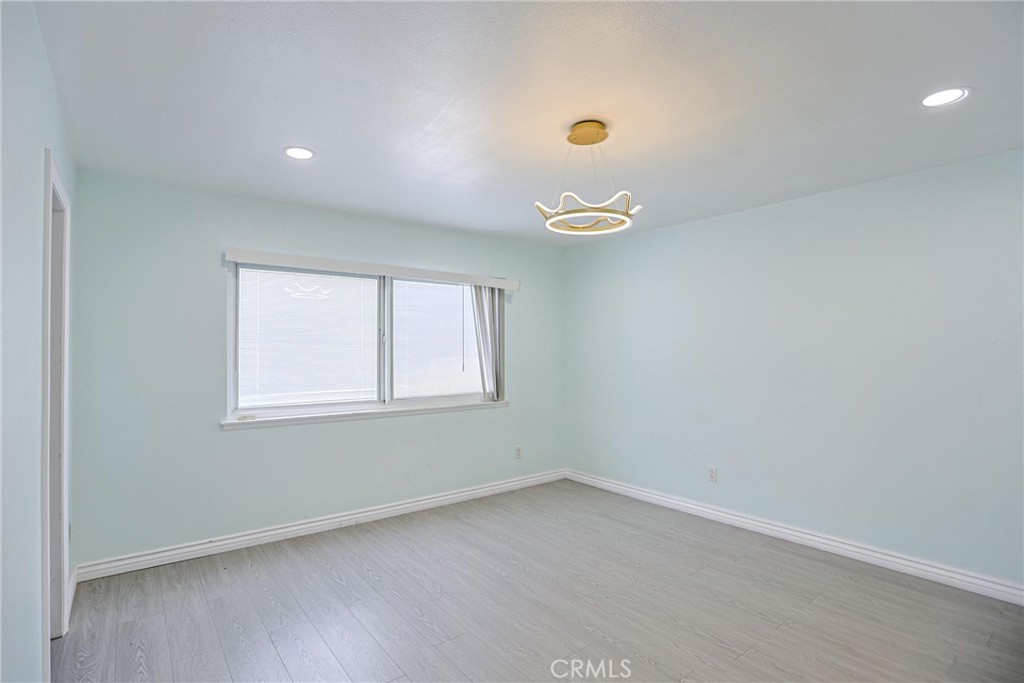 https://media.crmls.org/medias/d7a1048b-5434-4099-a14b-952da0a6602a.jpg?preset=X-Large