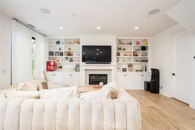 2077 Tablelands Way, Costa Mesa CA: https://media.crmls.org/medias/d7a1a06f-43f3-44b8-b8e8-98e97706c619.jpg