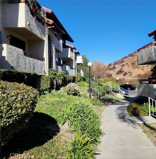 Detail Gallery Image 2 of 36 For 27971 Sarabande Ln #230,  Canyon Country,  CA 91387 - 2 Beds | 2 Baths