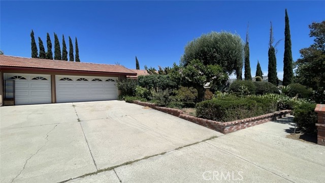 15574 Sorbonne St, Sylmar, CA 91342