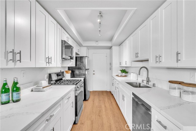 330 W California Boulevard, Pasadena CA: https://media.crmls.org/medias/d7a240c1-11fc-48f3-bbcd-74aef3e2025f.jpg