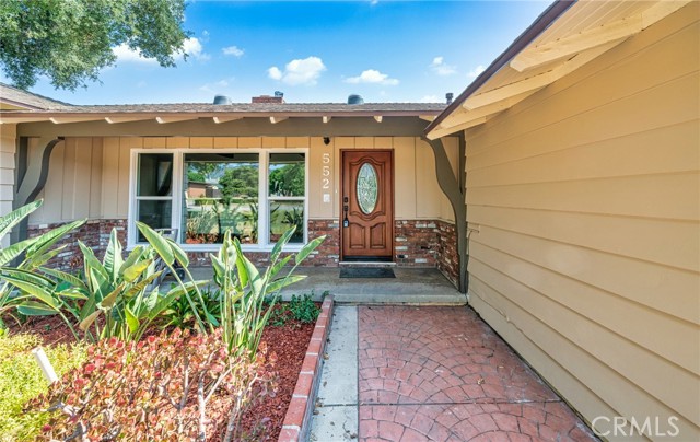 552 E Mountain View Avenue, Glendora CA: https://media.crmls.org/medias/d7a2b868-7ede-4490-88b6-22509fee674b.jpg