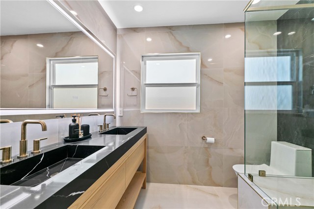 6832 Cantaloupe Avenue, Van Nuys CA: https://media.crmls.org/medias/d7a36bff-0cdf-41ab-9a6a-fba7c0b57137.jpg